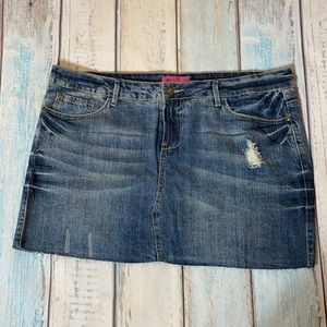 Loop 18 size 15 short jean skirt